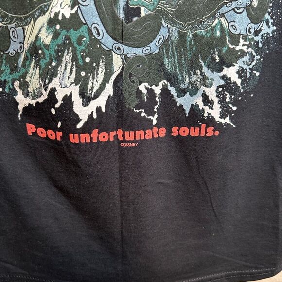 NWOT Fruit of the Loom Unisex Black Short Sleeve Graphic Tee Shirt “URSULA” - L - Picture 3 of 5